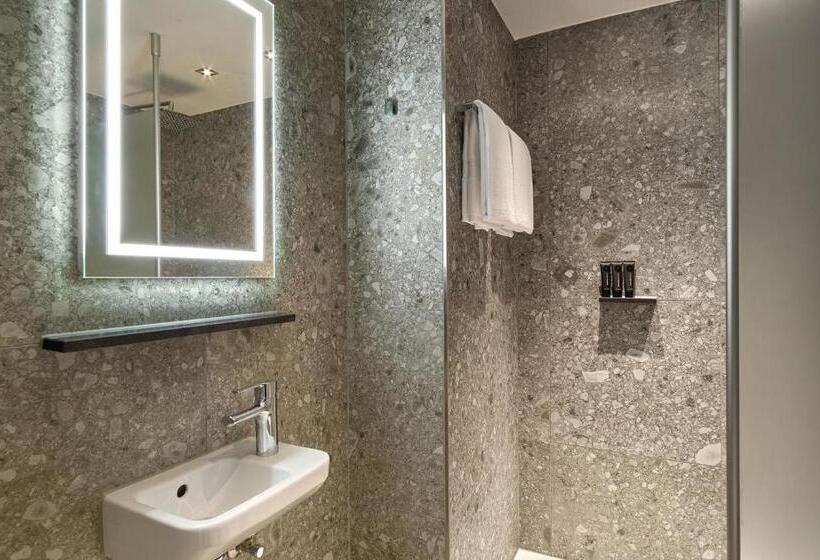 Номер Стандарт Вид на Канал, Clayton Hotel Amsterdam American