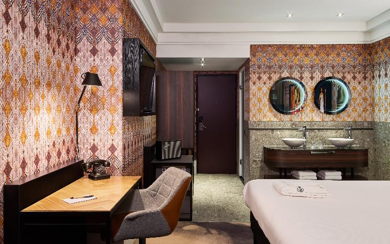 جناح جونيور, Clayton Hotel Amsterdam American