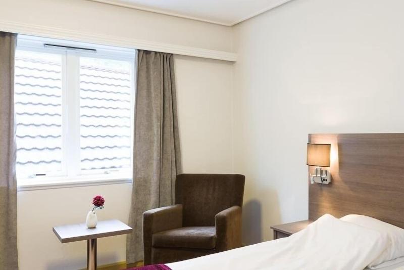 اتاق استاندارد یک نفره, Fru Haugans