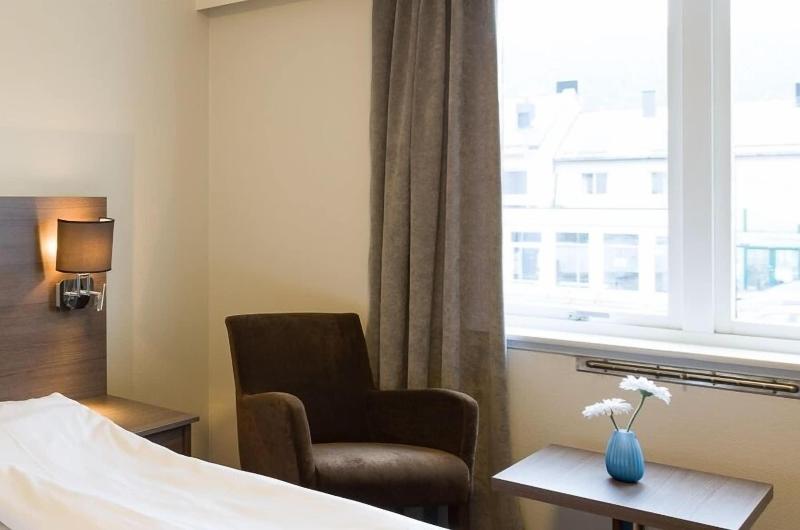 اتاق استاندارد یک نفره, Fru Haugans