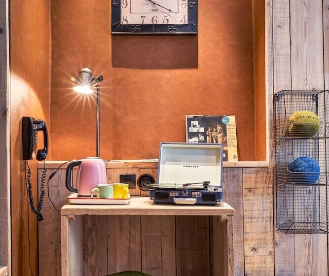 اتاق استاندارد سه نفره, Max Brown Hotel Museum Square, Part Of Sircle Collection