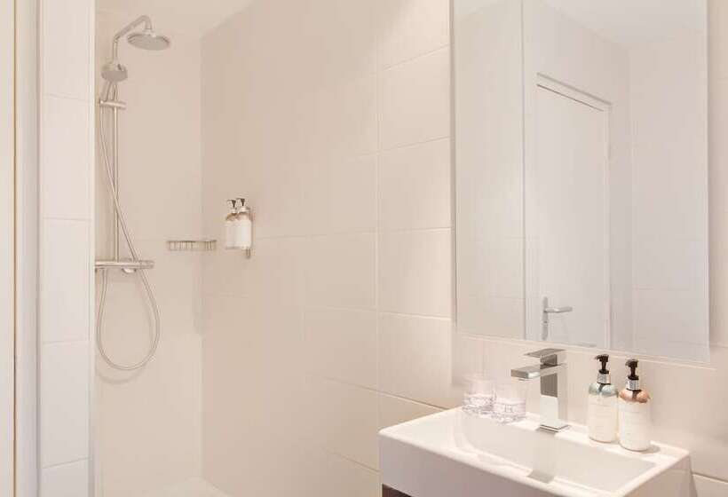 اتاق استاندارد سه نفره, Max Brown Hotel Museum Square, Part Of Sircle Collection