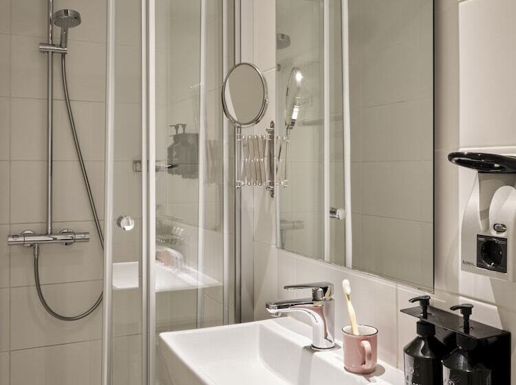 اتاق استاندارد سه نفره, Max Brown Hotel Museum Square, Part Of Sircle Collection