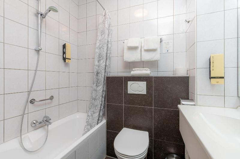 غرفة قياسية ثلاثية, Owl