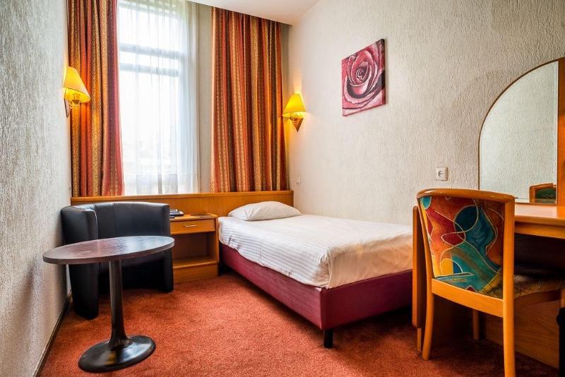 غرفة قياسية فردية, Owl