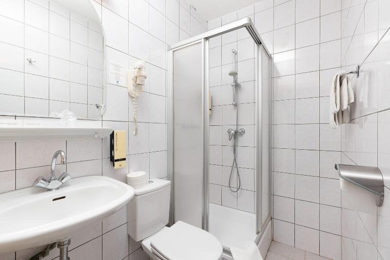 غرفة قياسية فردية, Owl