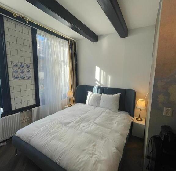 חדר סטנדרט לארבעה, Prinsenhof Amsterdam