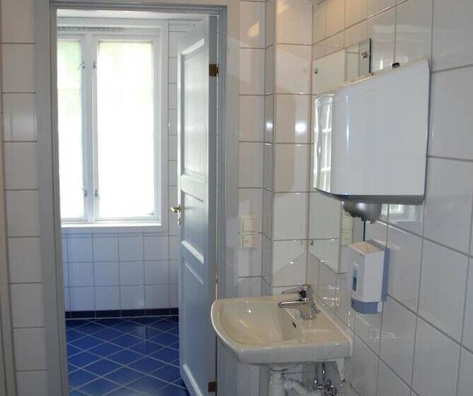 Quarto Triplo Standard Casa de Banho Partilhada, Singsaker Sommerhotell   Hostel