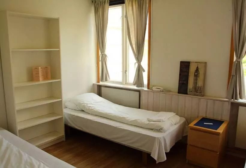 اتاق استاندارد سه تخته با سرویس بهداشتی مشترک, Singsaker Sommerhotell   Hostel