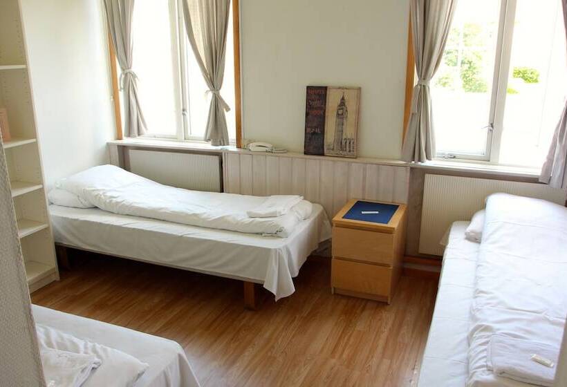 Quarto Triplo Standard Casa de Banho Partilhada, Singsaker Sommerhotell   Hostel
