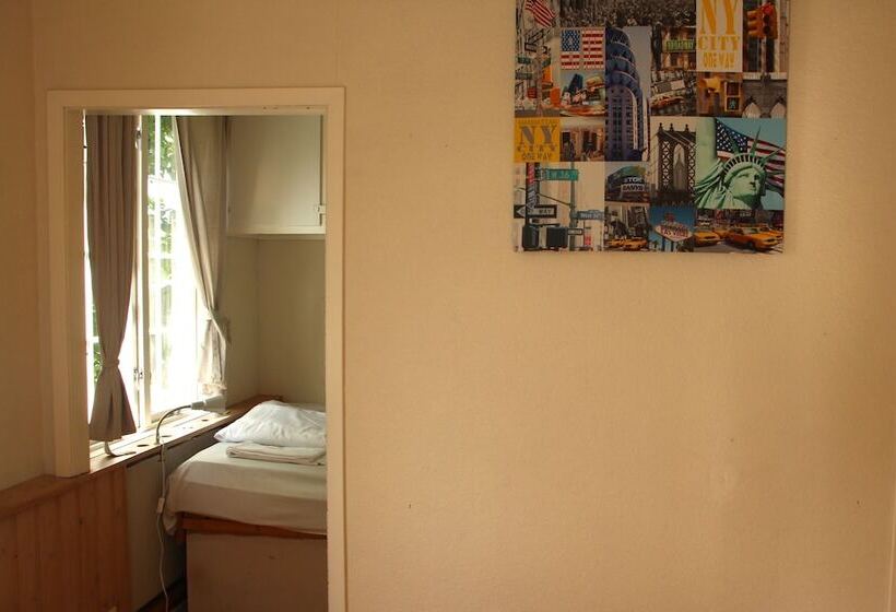 Quarto Triplo Standart, Singsaker Sommerhotell   Hostel
