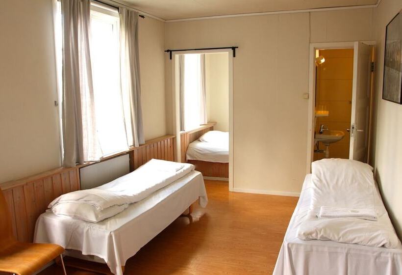 Quarto Quádruplo Standard, Singsaker Sommerhotell   Hostel