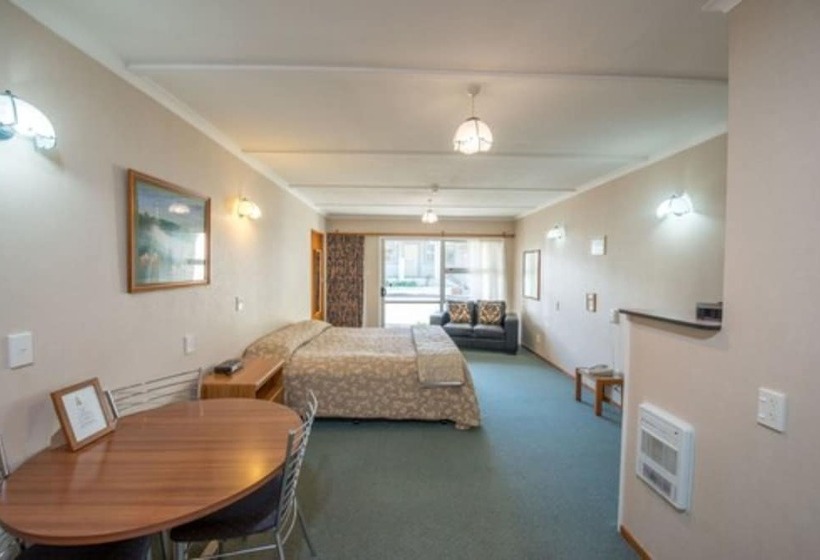 Студия Стандарт, Amber Court Motel