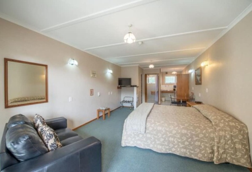 스탠다드 스튜디오, Amber Court Motel