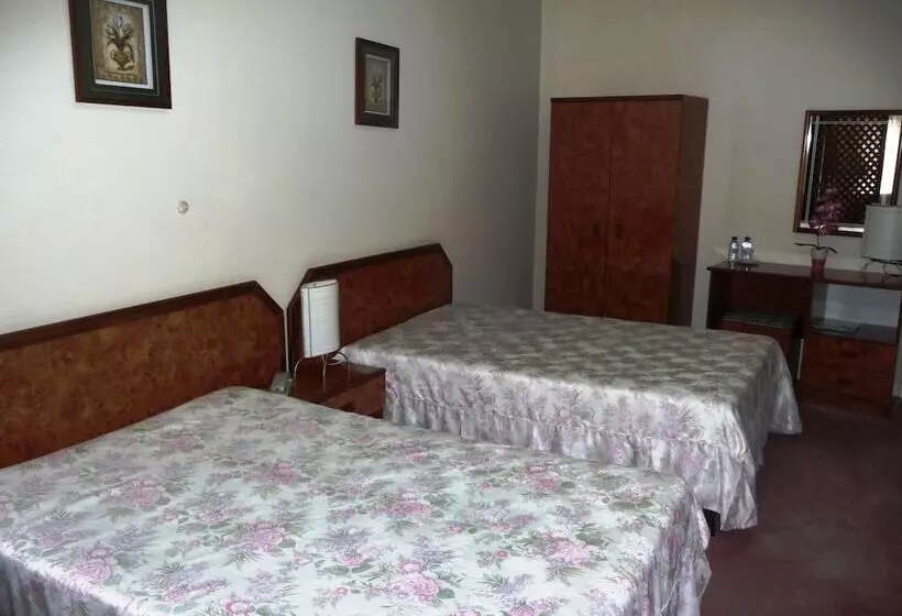 スタンダード４人部屋, D. Carlos Residencial
