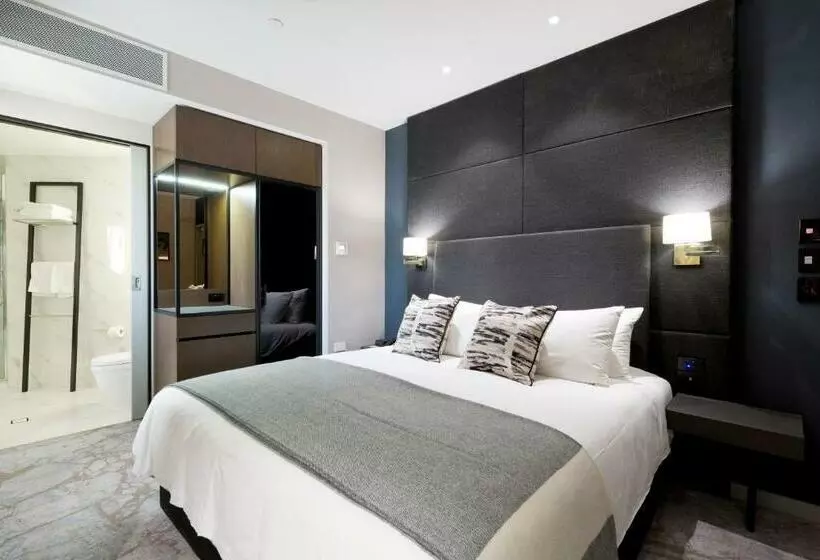 キングサイズベッドのスタンダードルーム, Crowne Plaza Christchurch, An Ihg
