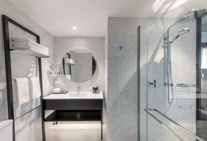 キングサイズベッドのスタンダードルーム, Crowne Plaza Christchurch, An Ihg