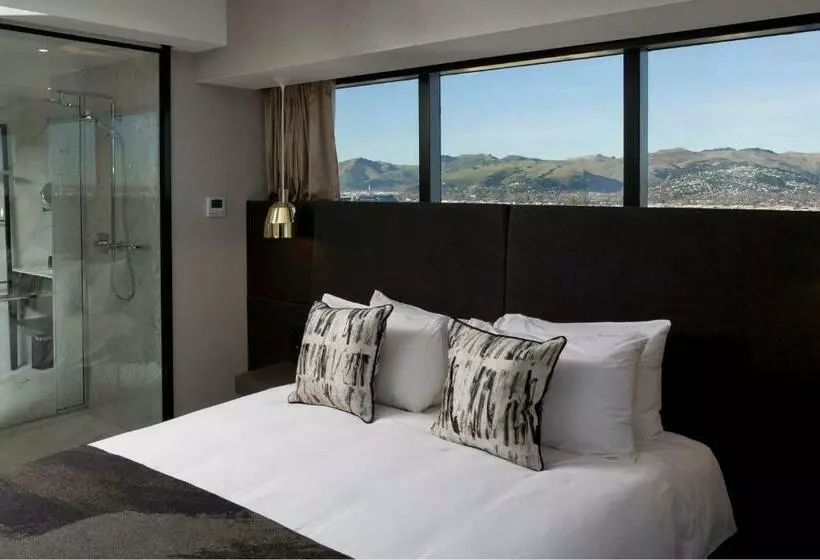 キングサイズベッドのスタンダードルーム, Crowne Plaza Christchurch, An Ihg
