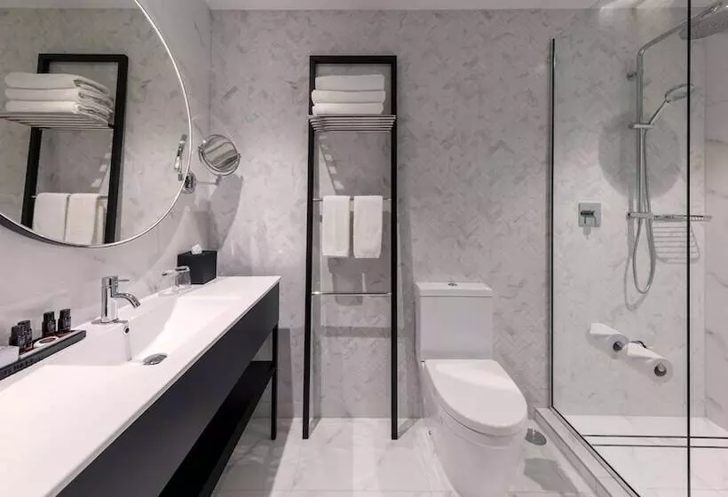 シティビューのダブルベッドスタンダードルーム, Crowne Plaza Christchurch, An Ihg