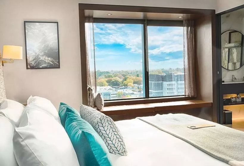 シティビューのダブルベッドスタンダードルーム, Crowne Plaza Christchurch, An Ihg