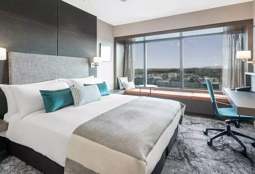 シティビューのダブルベッドスタンダードルーム, Crowne Plaza Christchurch, An Ihg