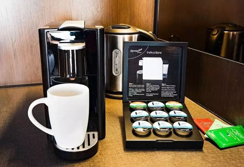 シティビューのダブルベッドスタンダードルーム, Crowne Plaza Christchurch, An Ihg