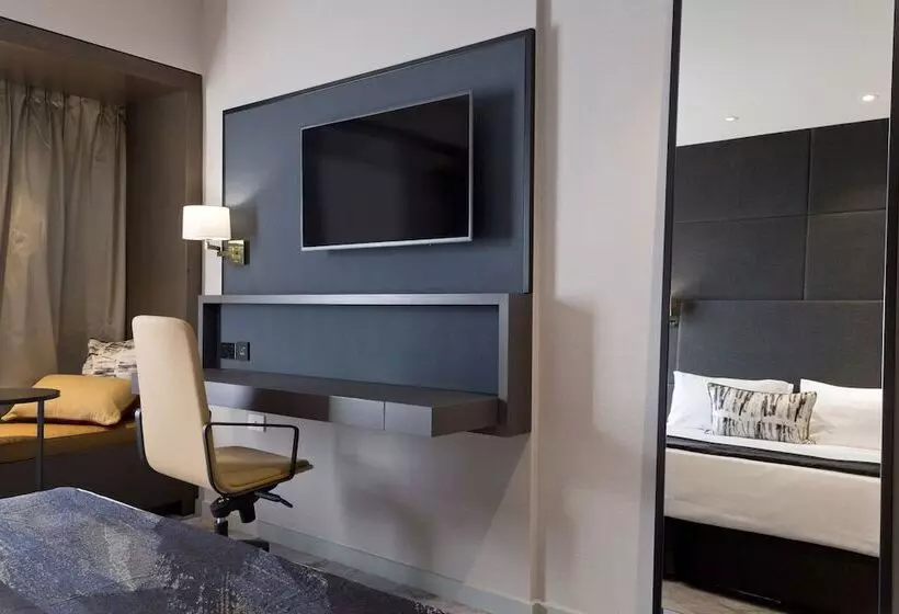 シティビューのダブルベッドスタンダードルーム, Crowne Plaza Christchurch, An Ihg