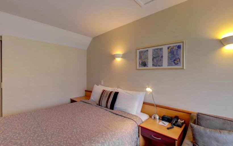 Номер Superior Кровать Кинг, Dunedin Leisure Lodge  Distinction