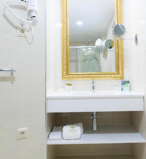 Семейный Номер, Lis Batalha