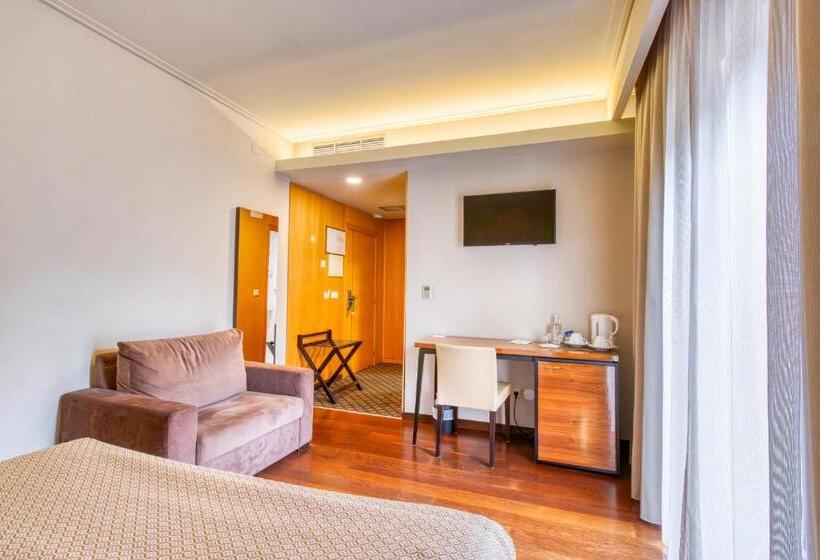 Номер Стандарт Индивидуальный, Lis Batalha