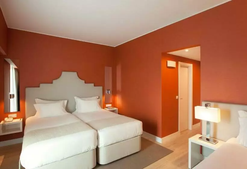 Quarto Triplo Standart, Lutecia Smart Design