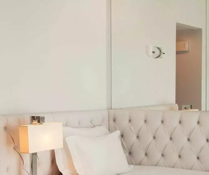 Quarto Triplo Standart, Lutecia Smart Design