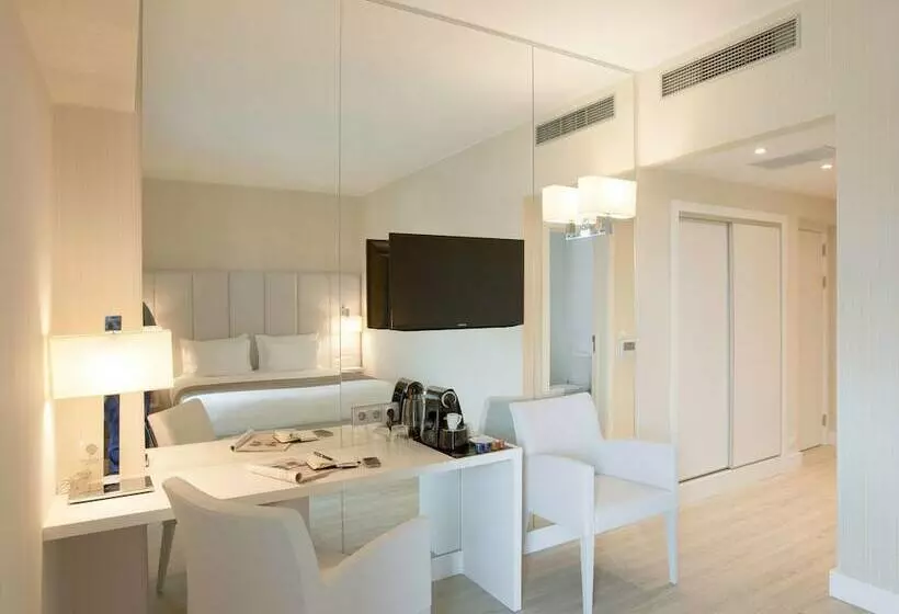 Quarto Triplo Standart, Lutecia Smart Design