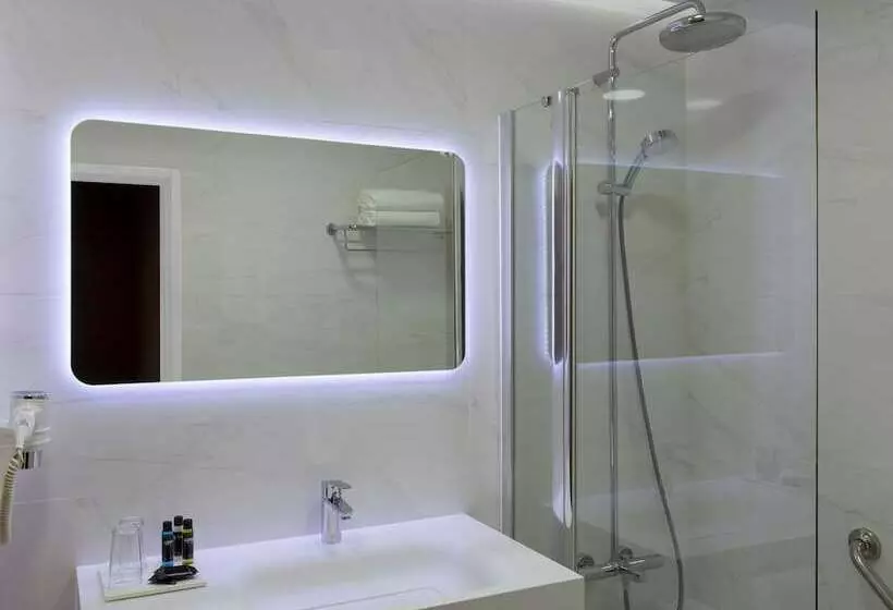 Quarto Triplo Standart, Lutecia Smart Design