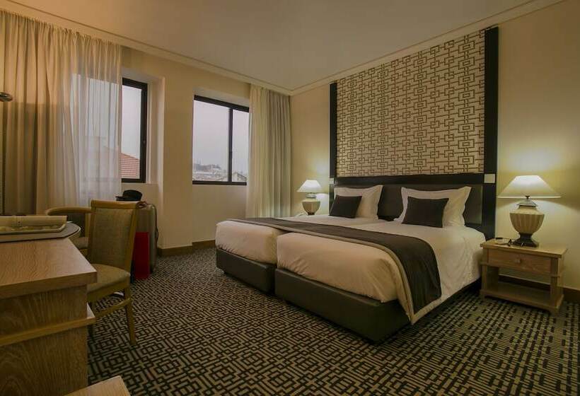 اتاق استاندارد سه نفره, Mundial