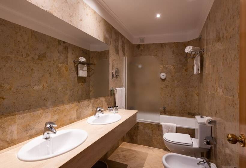 اتاق استاندارد سه نفره, Mundial