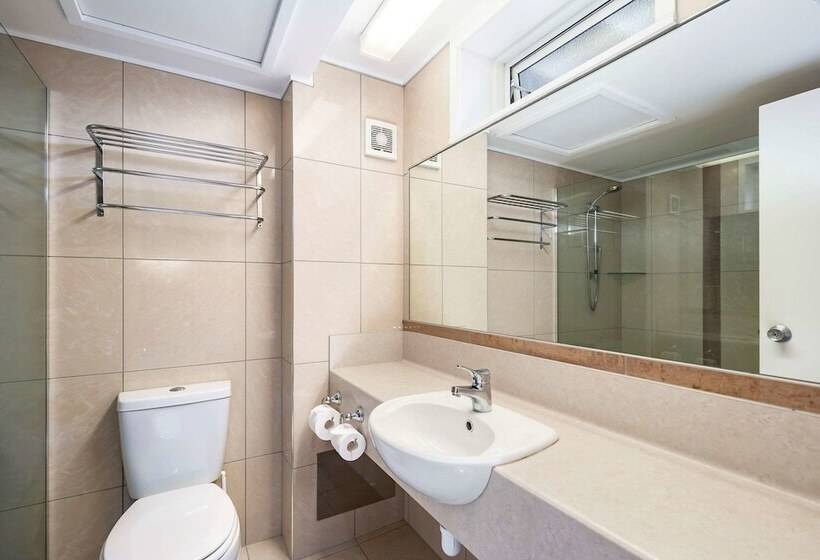 스탠다드 스튜디오, Quality Inn Napier