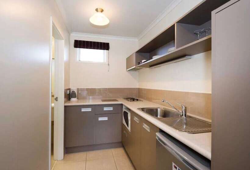 스탠다드 스튜디오, Quality Inn Napier