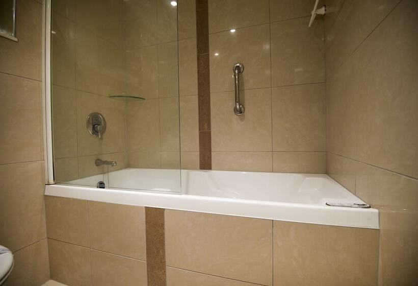 סטודיו דלוקס, Quality Inn Napier