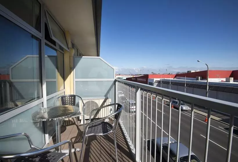デラックススタジオ, Quality Inn Napier