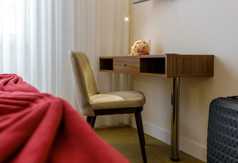 标准单人间, Regina