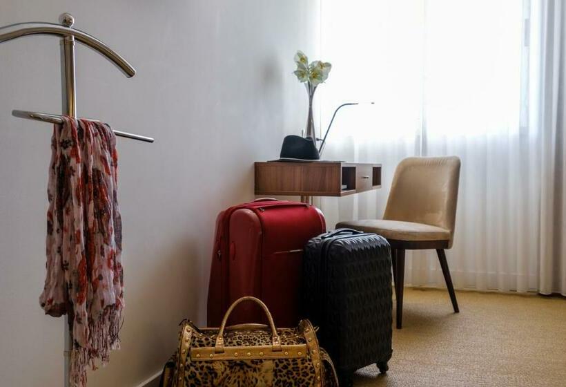 标准单人间, Regina