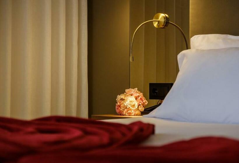 标准单人间, Regina