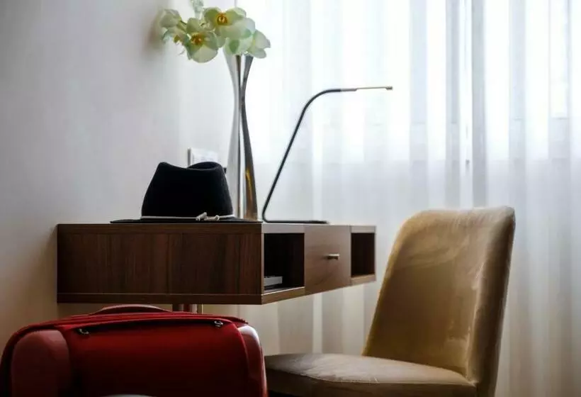 اتاق استاندارد سه نفره, Regina