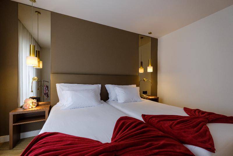 标准三人间, Regina