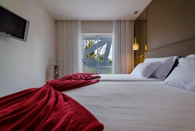 اتاق استاندارد سه نفره, Regina