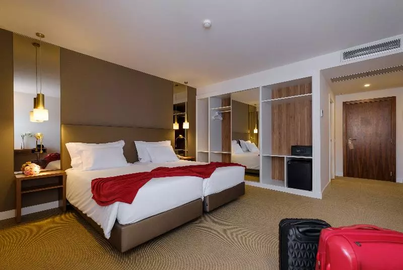 اتاق استاندارد سه نفره, Regina