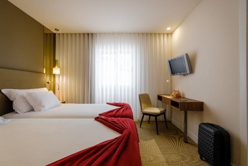 标准三人间, Regina