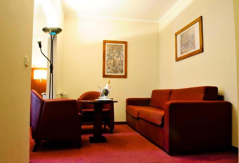 スタンダードトリプルルーム, Samasa Fundao