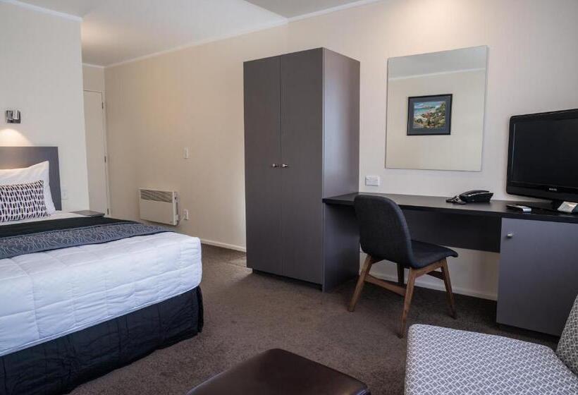 Номер Стандарт, West Plaza